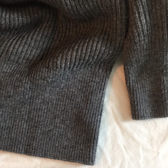 Banana Republic gray ribbed sweater size M - Picture 10 of 10